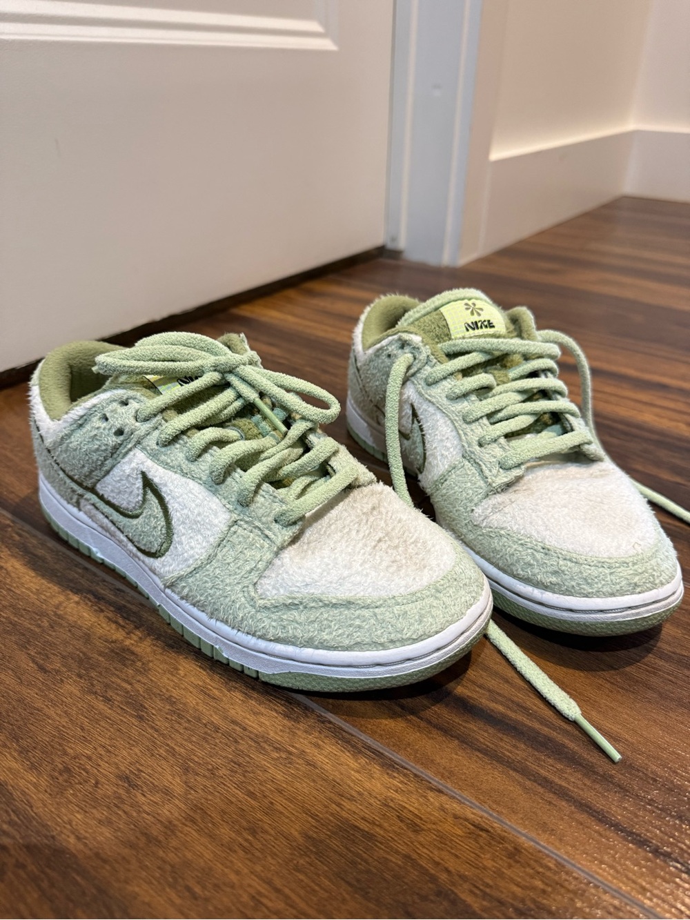 SUPER RARE Nike Low-Top Sneakers in Sage Green and Cream - Picture 3 of 6